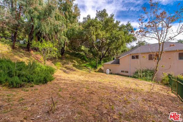 $5,000 | 1671 1/2 Happy Trail, Topanga, CA 90290