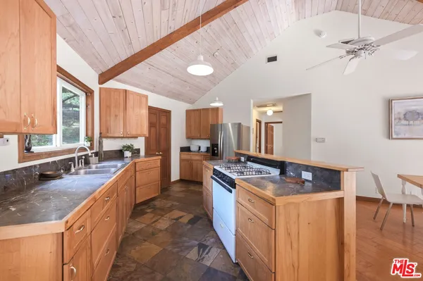 $5,000 | 1671 1/2 Happy Trail, Topanga, CA 90290