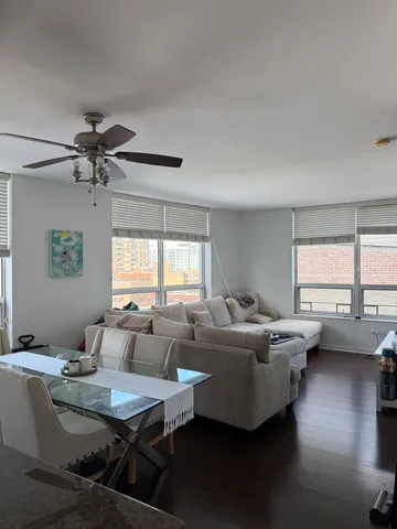 $3,200 | 330 West Grand Avenue, Unit 1004, Chicago, IL 60654
