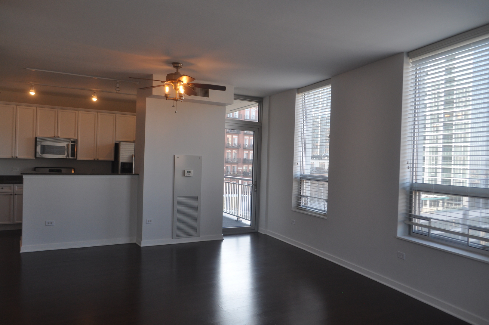 330 West Grand Avenue, Unit 1004 Chicago, IL 60654 - Photo 7 of 20