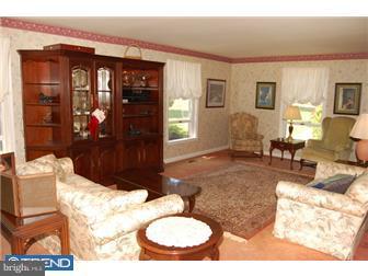 908 Golf Course Road Quakertown, PA 18951 - Photo 10 of 12 Living Room