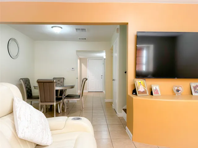 $1,250 | 6551 South Briar Bayou Drive, Houston, TX 77072