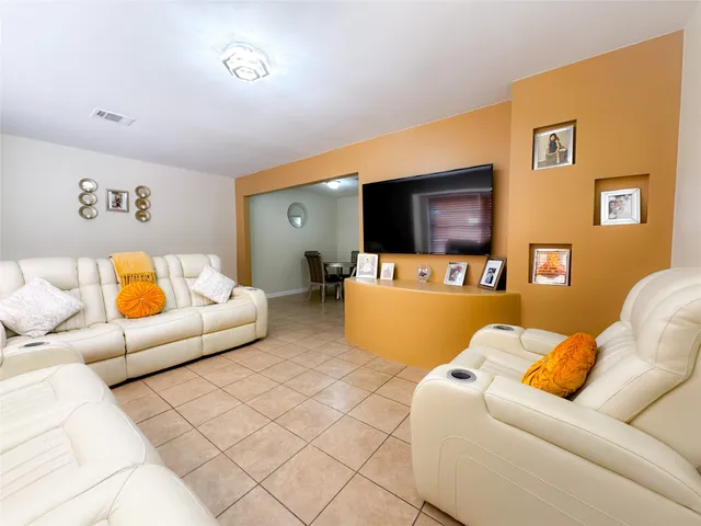 $1,250 | 6551 South Briar Bayou Drive, Houston, TX 77072