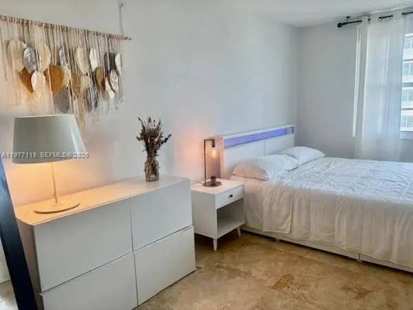 $2,400 | 100 Lincoln Road, Unit 531, Miami Beach, FL 33139