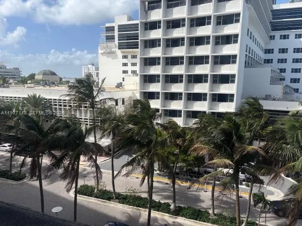 $2,400 | 100 Lincoln Road, Unit 531, Miami Beach, FL 33139