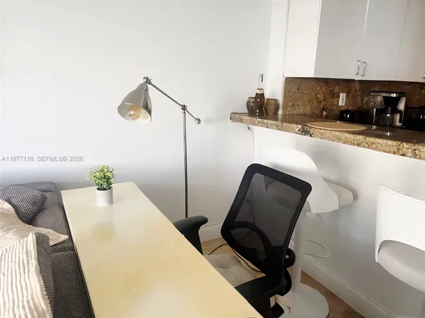 $2,400 | 100 Lincoln Road, Unit 531, Miami Beach, FL 33139