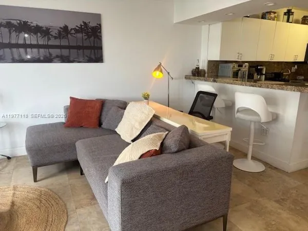 $2,400 | 100 Lincoln Road, Unit 531, Miami Beach, FL 33139