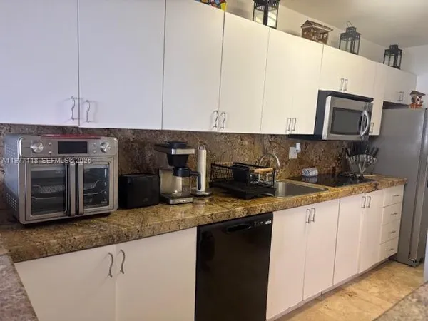 $2,400 | 100 Lincoln Road, Unit 531, Miami Beach, FL 33139