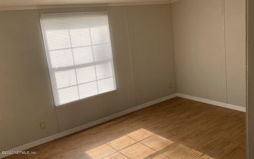 3980 Pinto Road Middleburg, FL 32068 - Photo 4 of 24 an empty room with a window