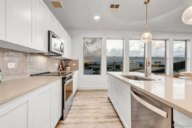 $2,945 | 2899 West 52nd Avenue, Unit 301, Denver, CO 80221