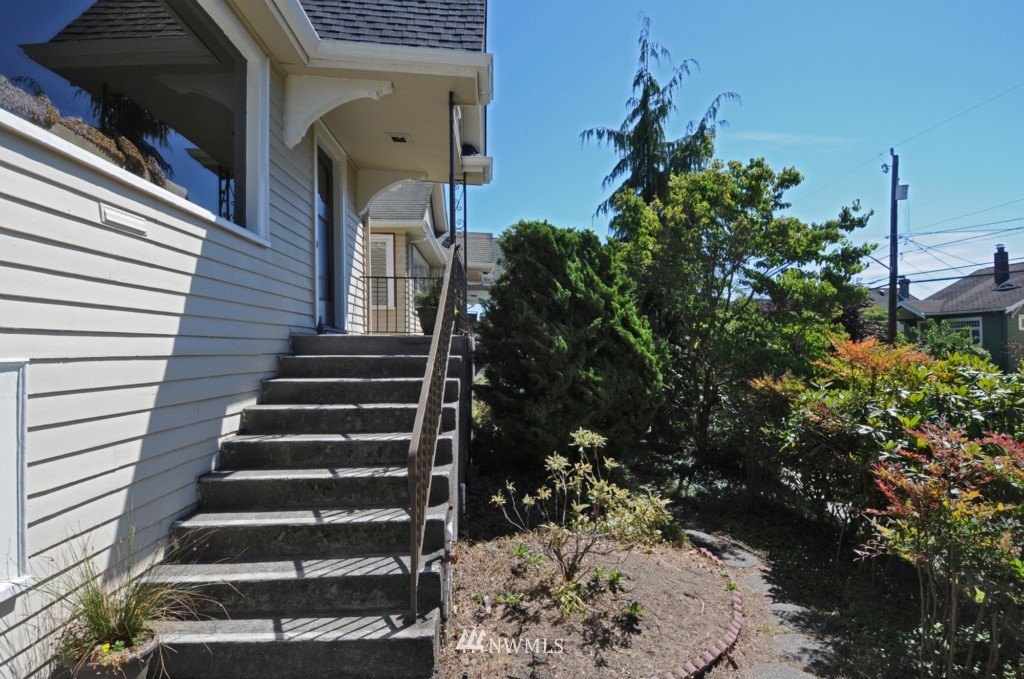 760 North 75th Street Seattle, WA 98103 - Photo 2 of 25