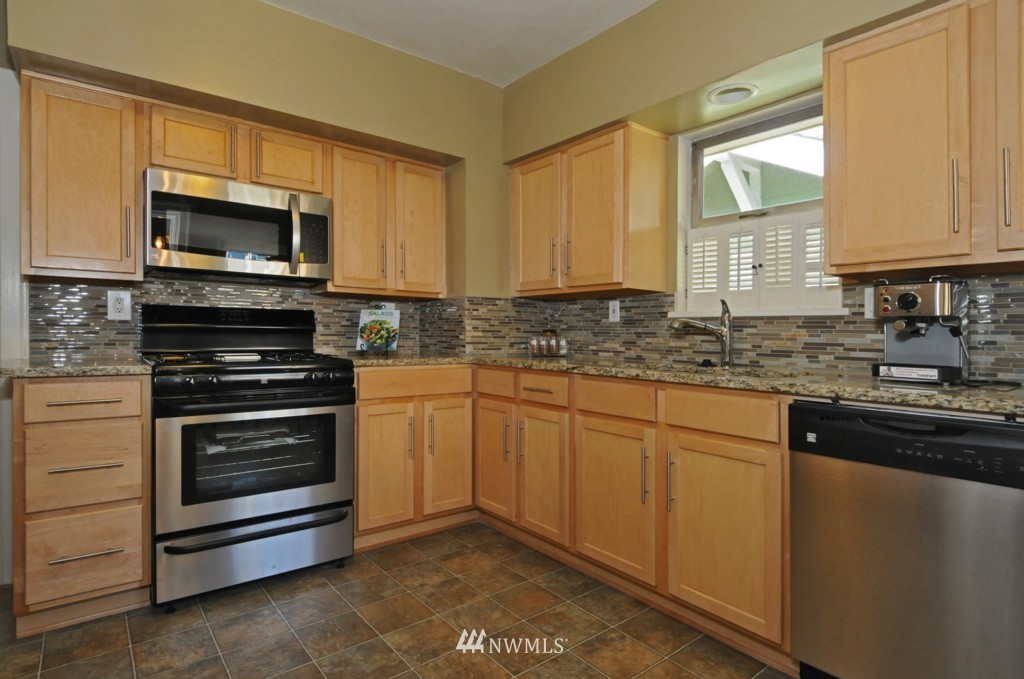 760 North 75th Street Seattle, WA 98103 - Photo 12 of 25