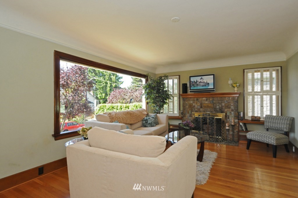 760 North 75th Street Seattle, WA 98103 - Photo 4 of 25