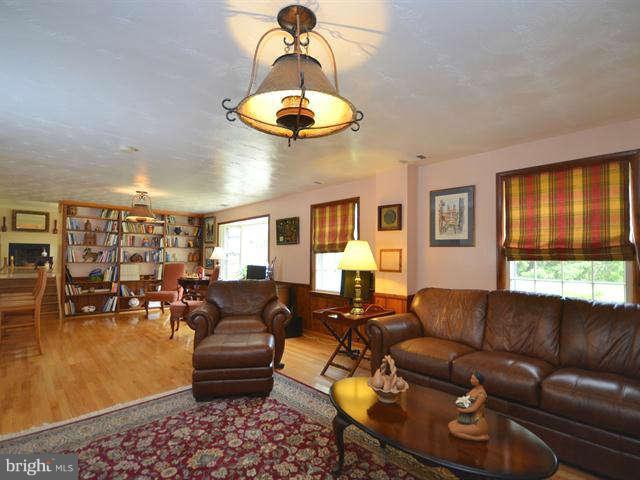 7510 Shadywood Road Bethesda, MD 20817 - Photo 14 of 30 Family Room