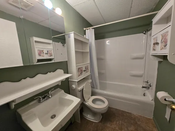 $300,000 | 1221 South 15th Street, Grand Forks, ND 58201