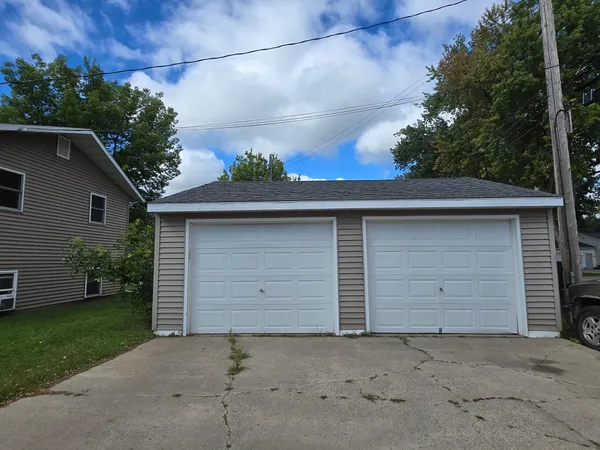 $300,000 | 1221 South 15th Street, Grand Forks, ND 58201