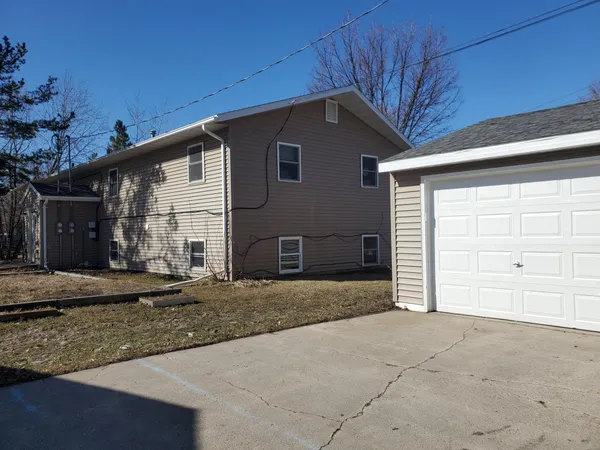 $300,000 | 1221 South 15th Street, Grand Forks, ND 58201
