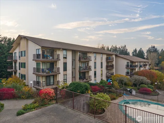 a view of a tennis court