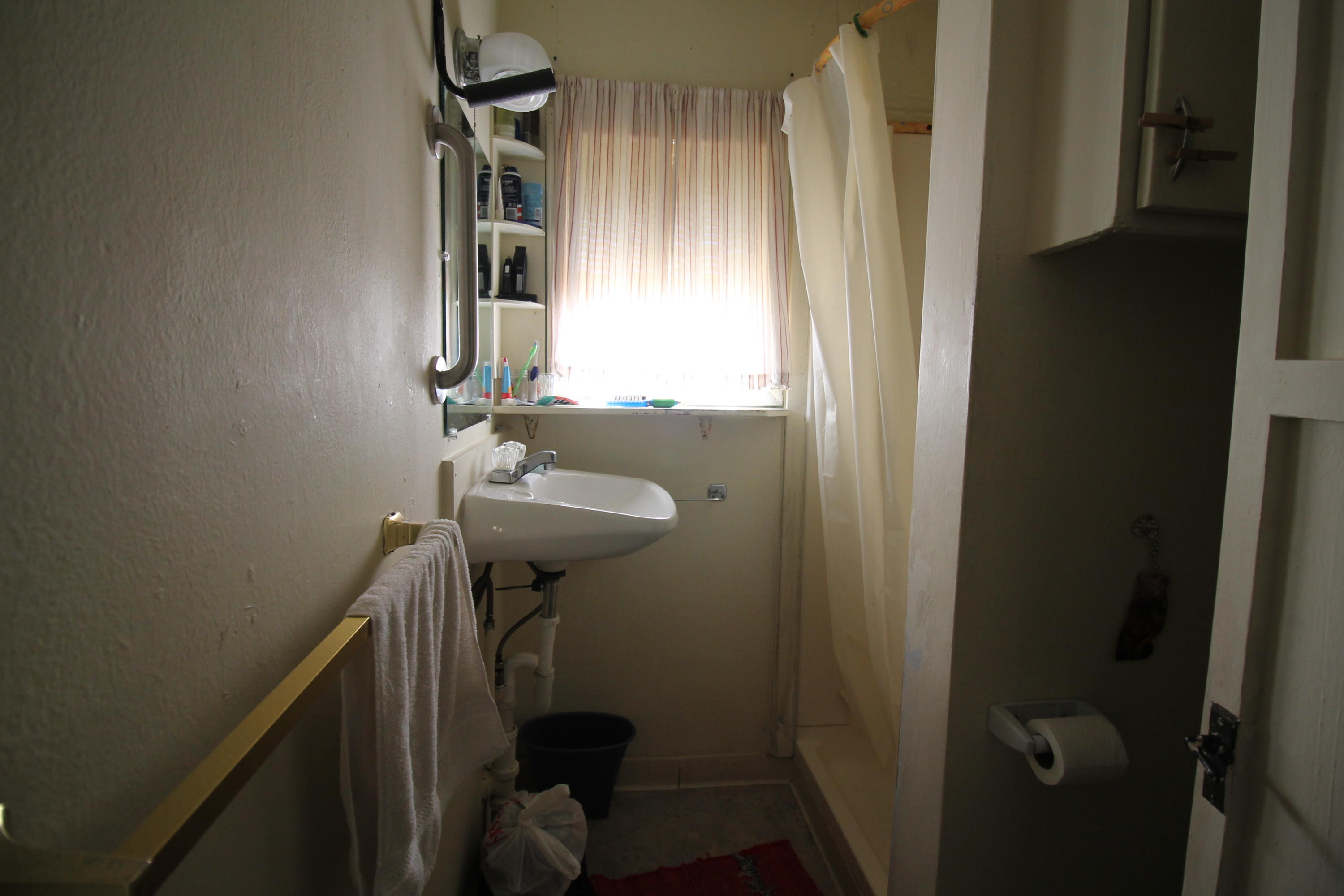 4595 Campton Road Cutten, CA 95503 - Photo 5 of 8 Bathroom