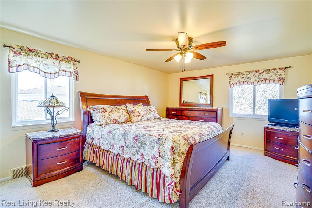 820 Downhill Lane Rochester Hills, MI 48307 - Photo 23 of 43