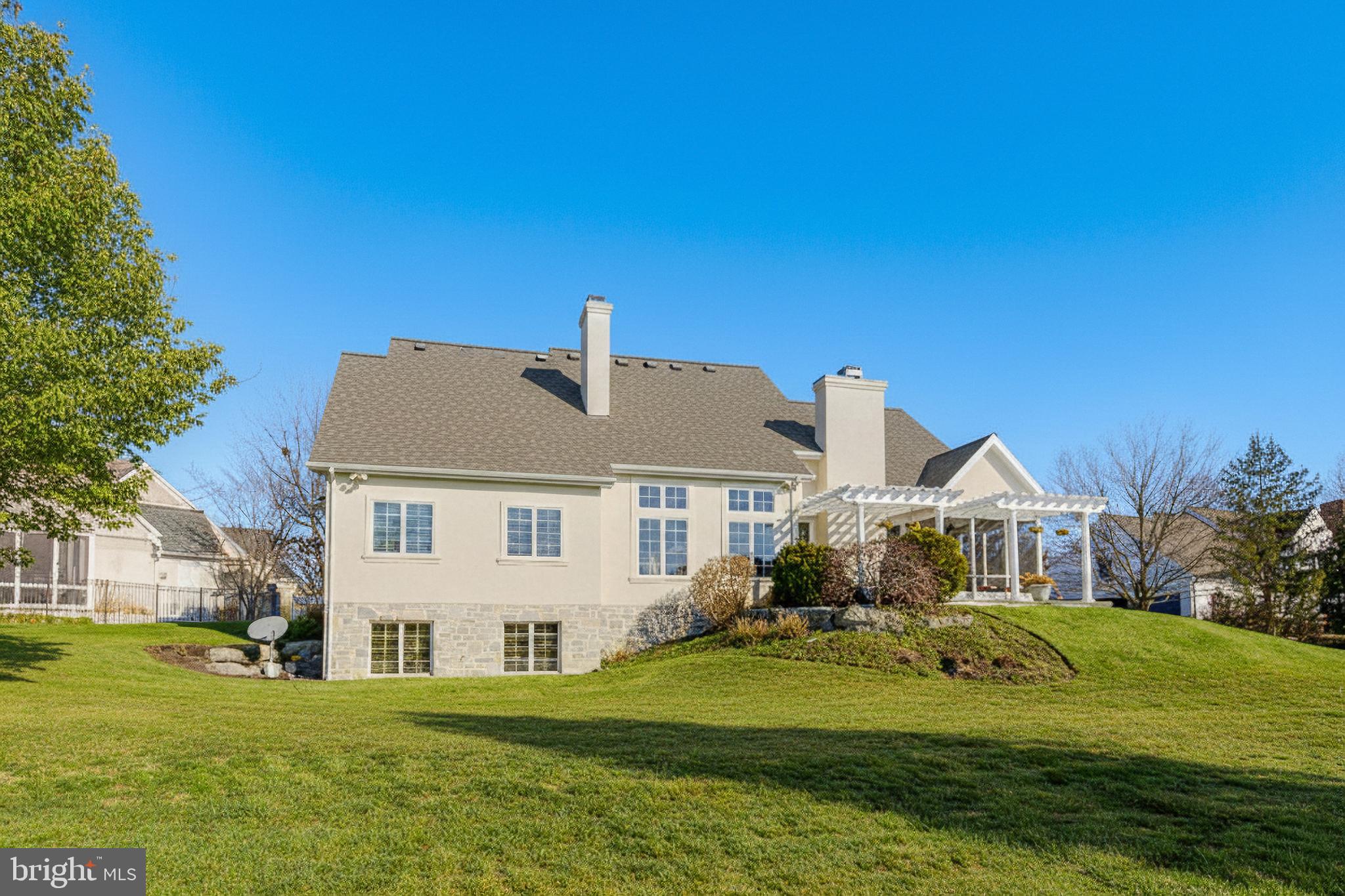 692 Goose Neck Drive Lititz, PA 17543 - Photo 2 of 38