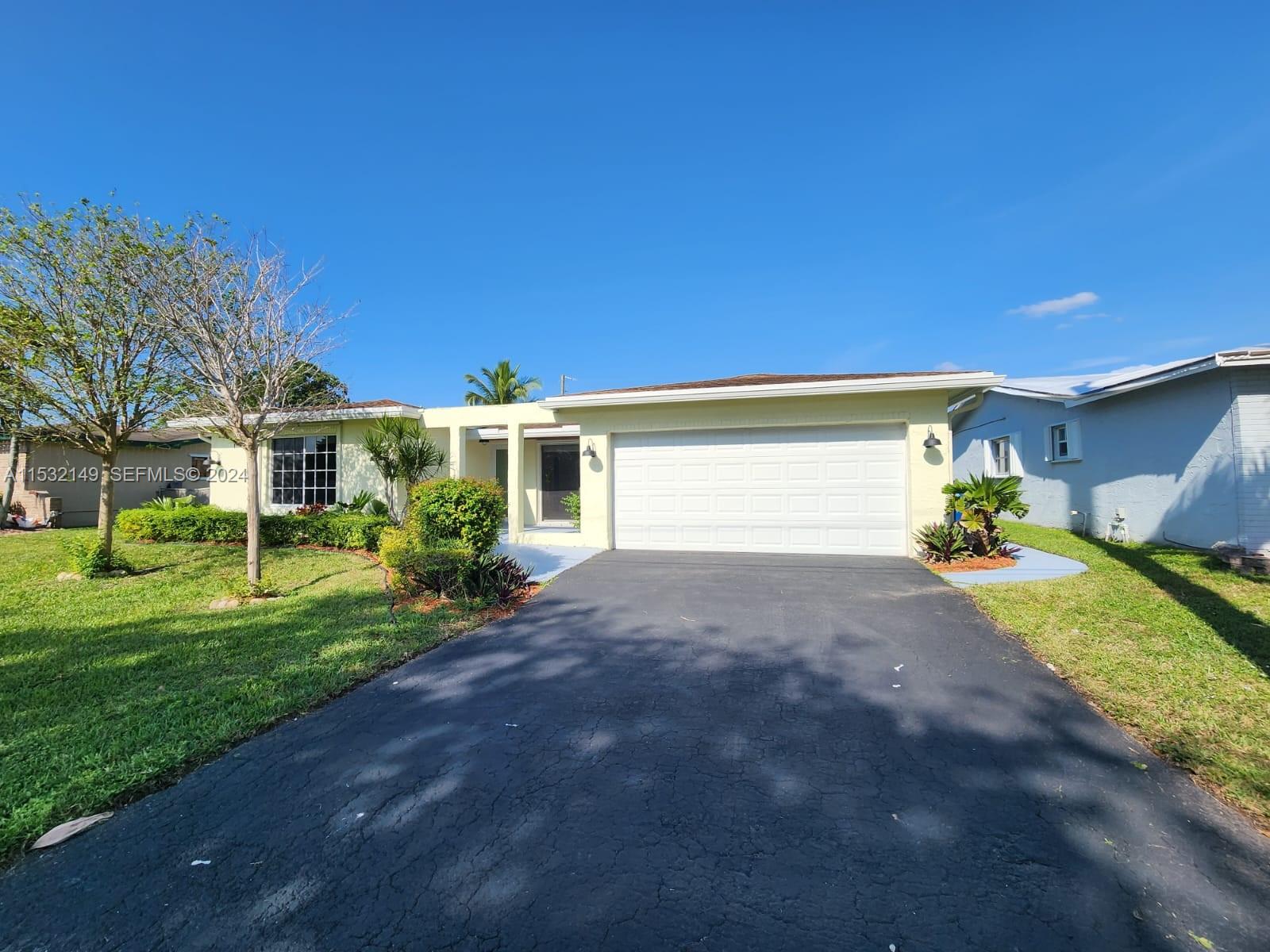 10551 Sunset Strip Sunrise, FL 33322 - Photo 2 of 28