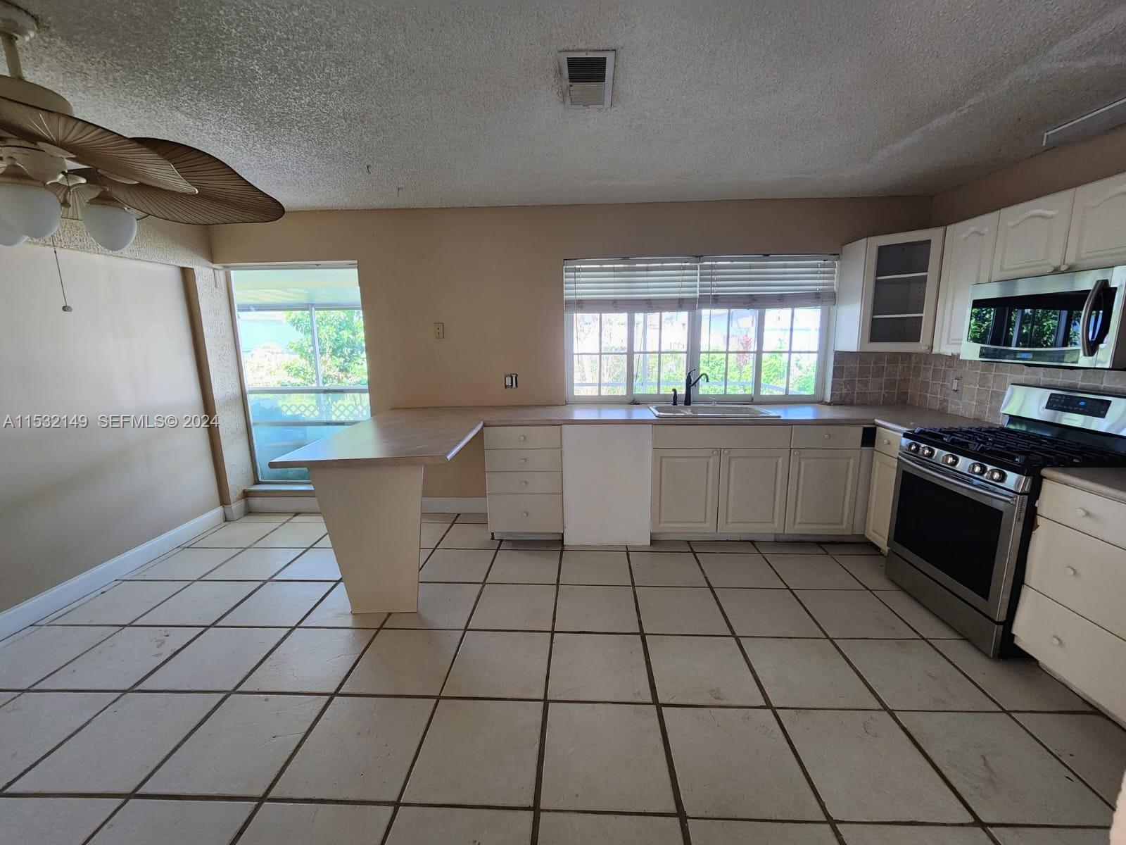 10551 Sunset Strip Sunrise, FL 33322 - Photo 9 of 28