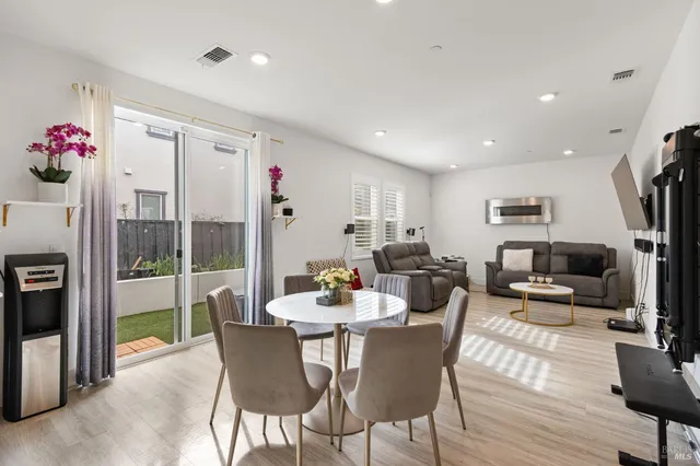 $850,000 | 6068 Oak Leaf Place, Rohnert Park, CA 94928