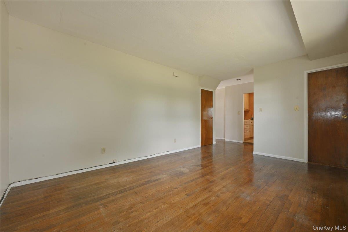 1395 Meadowbrook Road Merrick, NY 11566 - Photo 19 of 44