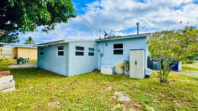 a view of yard with seating area