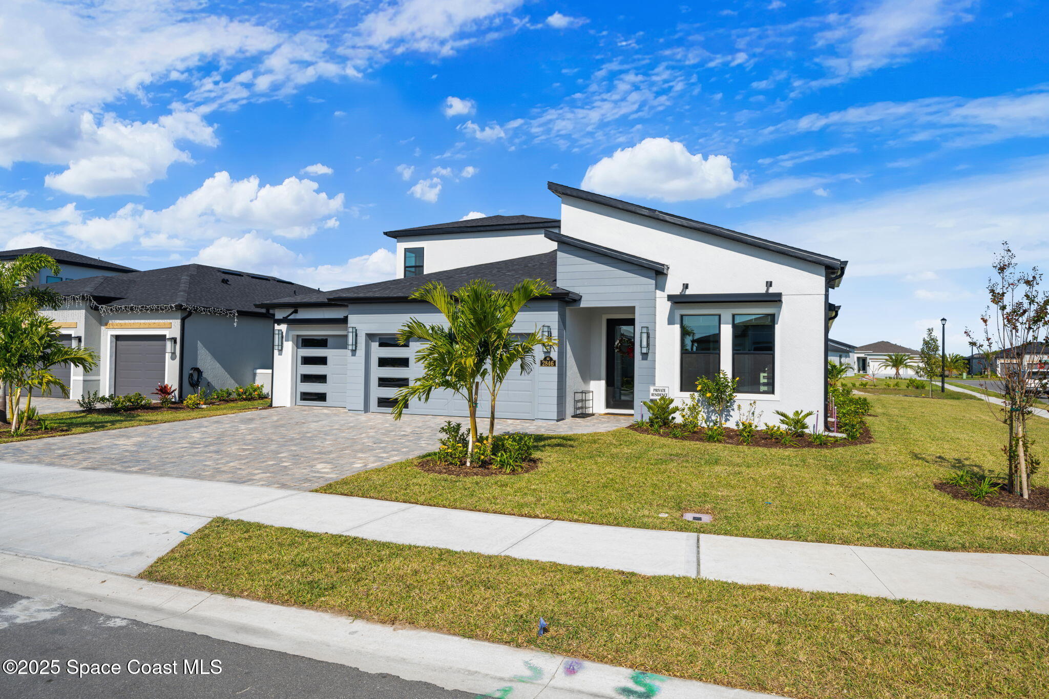 2846 Silverlefe Lane Melbourne, FL 32940 - Photo 49 of 58 a view of a house with garden and sitting area