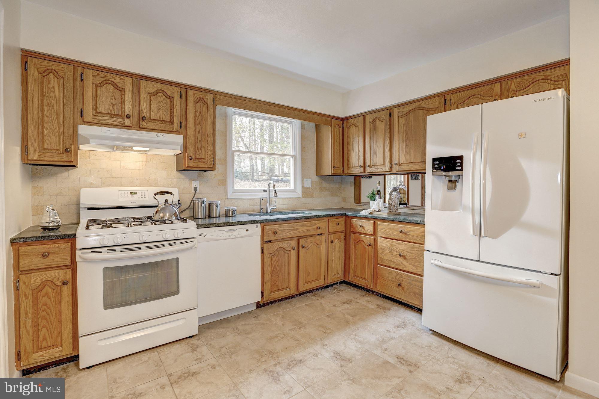 304 Soapstone Lane Silver Spring, MD 20905 - Photo 8 of 37 Gallery Image 8