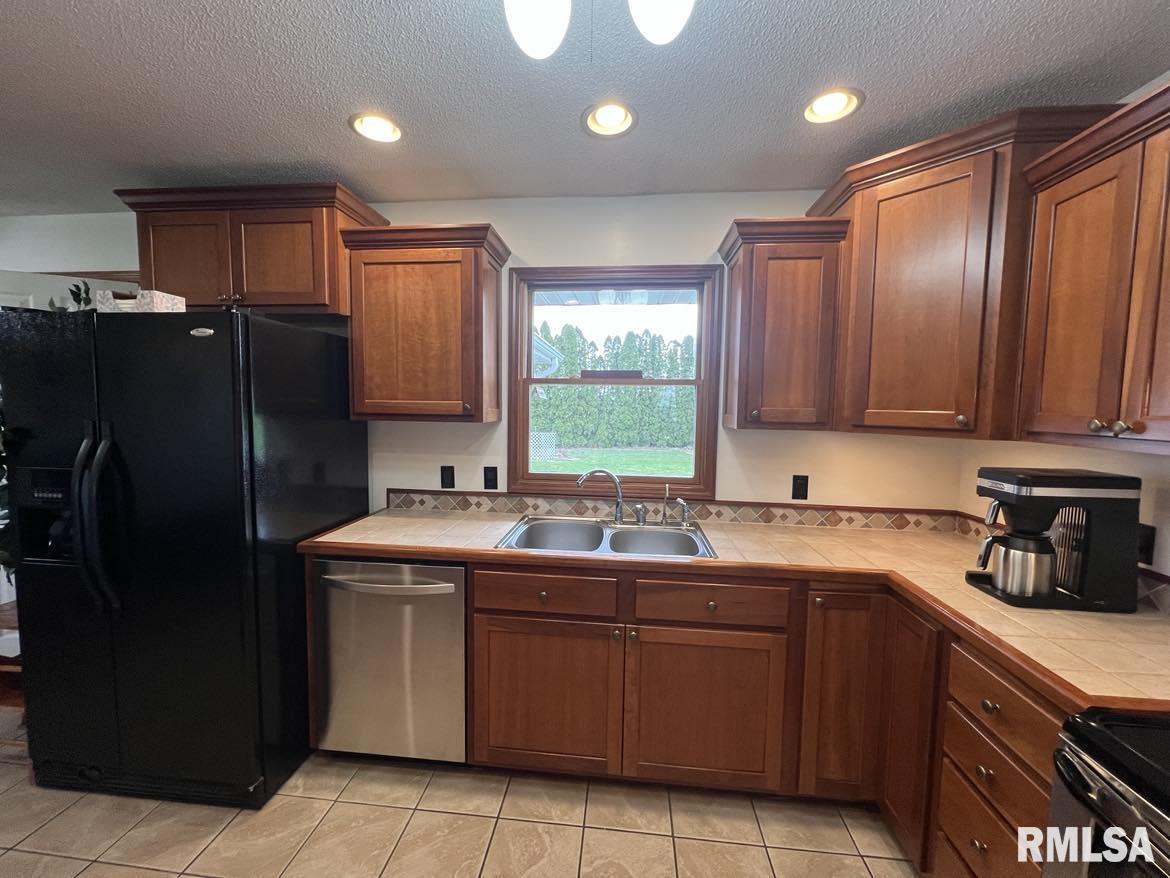 1295 China Road Macomb, IL 61455 - Photo 11 of 34 Gallery Image 11