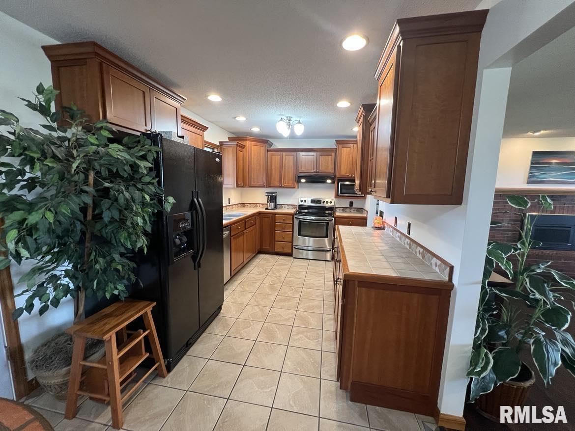 1295 China Road Macomb, IL 61455 - Photo 13 of 34 Gallery Image 13