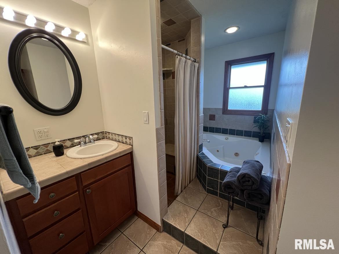 1295 China Road Macomb, IL 61455 - Photo 29 of 34 Gallery Image 29
