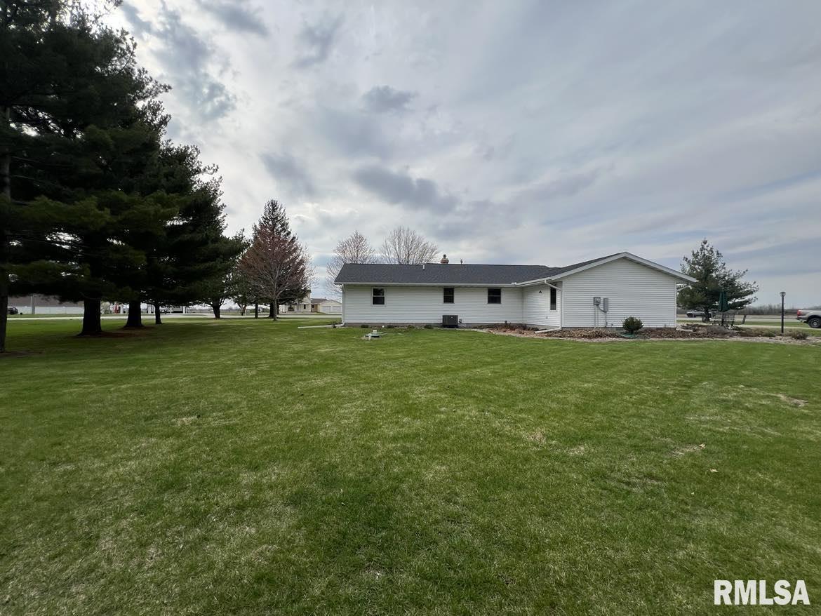 1295 China Road Macomb, IL 61455 - Photo 4 of 34 Gallery Image 4