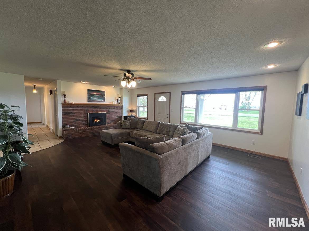 1295 China Road Macomb, IL 61455 - Photo 7 of 34 Gallery Image 7