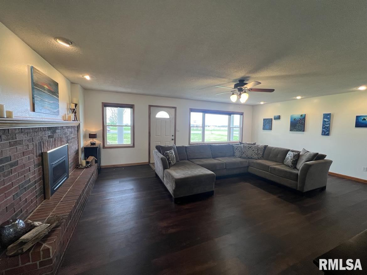 1295 China Road Macomb, IL 61455 - Photo 9 of 34 Gallery Image 9