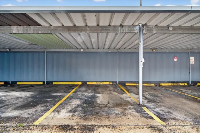 $745 | 9550 Deering Drive, Unit 504, Houston, TX 77036