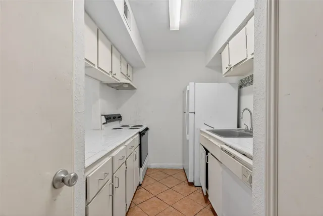 $745 | 9550 Deering Drive, Unit 504, Houston, TX 77036