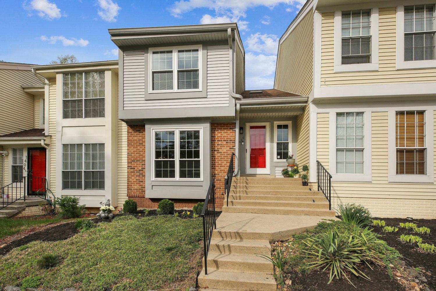 Move-in Ready 3 BR 2 FB 2 HB townhome
