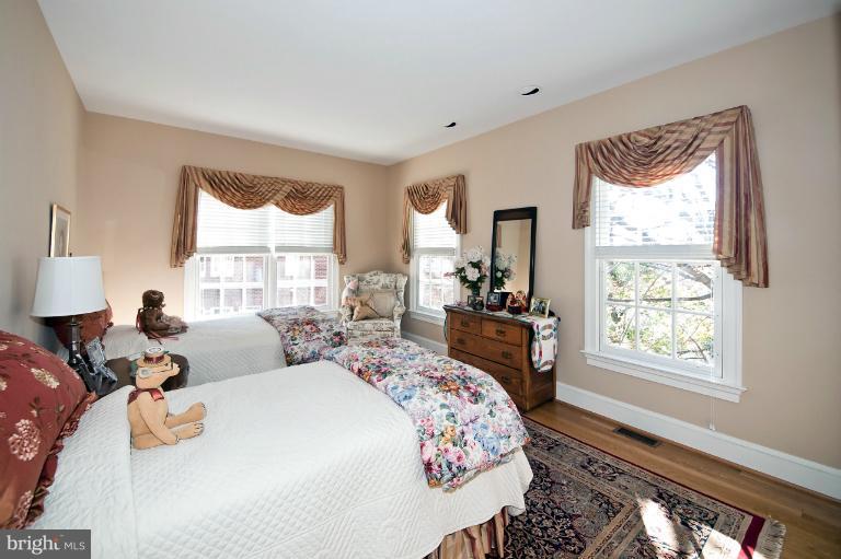 1626 Foxhall Road Northwest Washington, DC 20007 - Photo 19 of 21 a bedroom with bed and a window