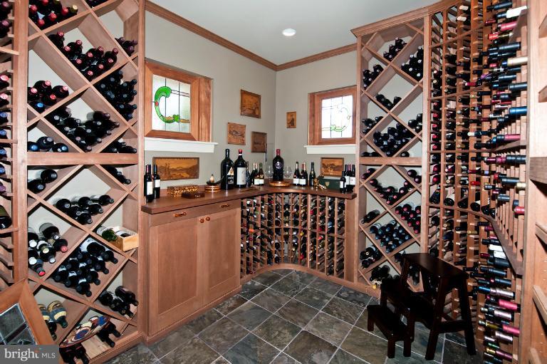 1626 Foxhall Road Northwest Washington, DC 20007 - Photo 20 of 21 a room with lots of white walls