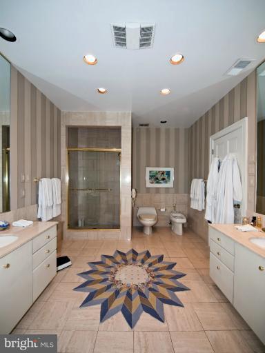 1626 Foxhall Road Northwest Washington, DC 20007 - Photo 8 of 21 a living room with furniture and a area