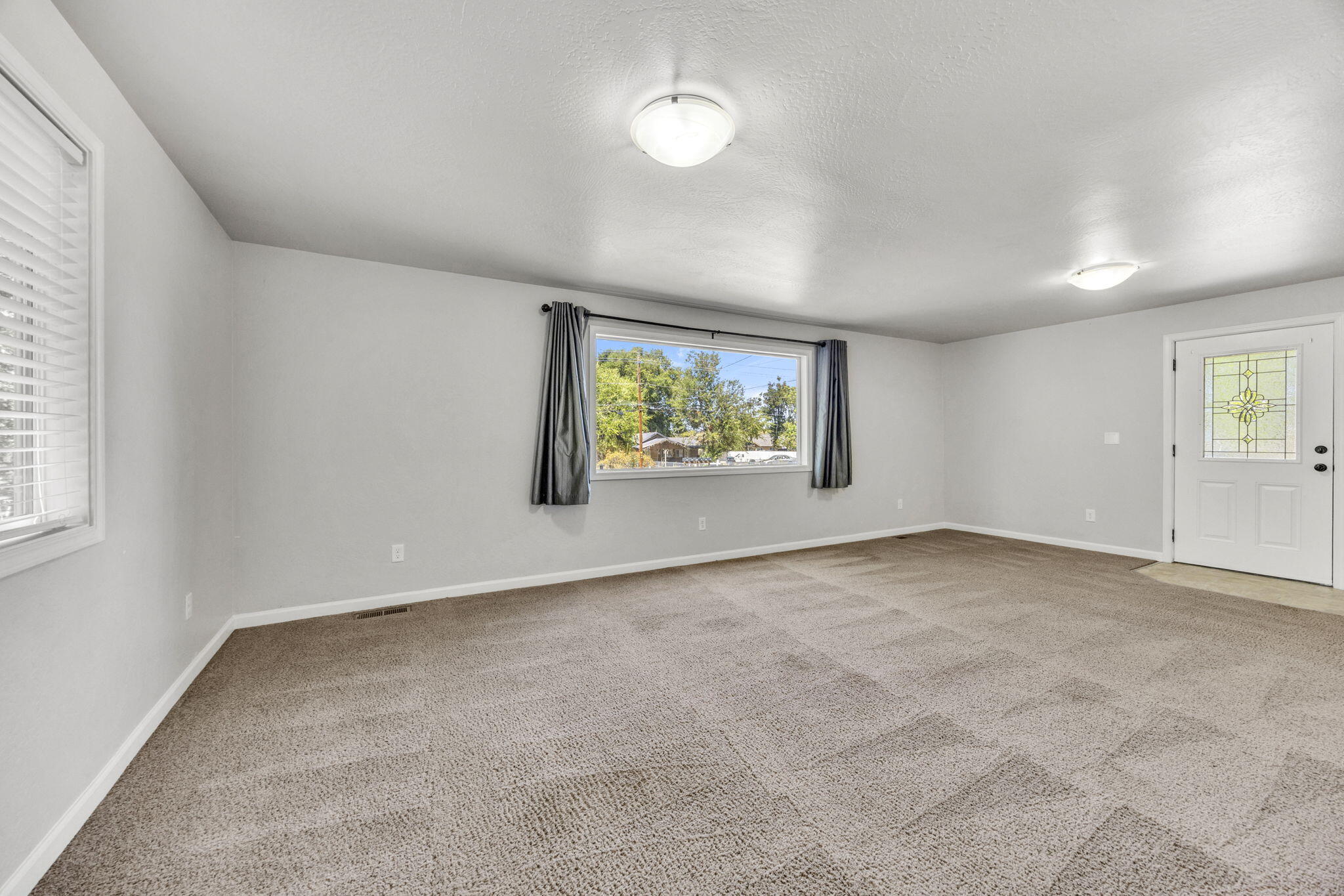 225 Wilson Road Central Point, OR 97502 - Photo 5 of 63 Large living room in Unit A