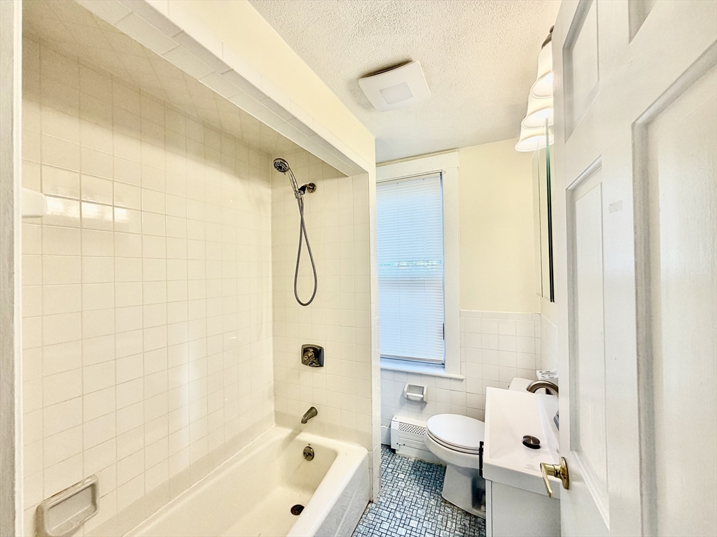 9 Miller Stile Road, Unit 3 Quincy, MA 02169 - Photo 5 of 5