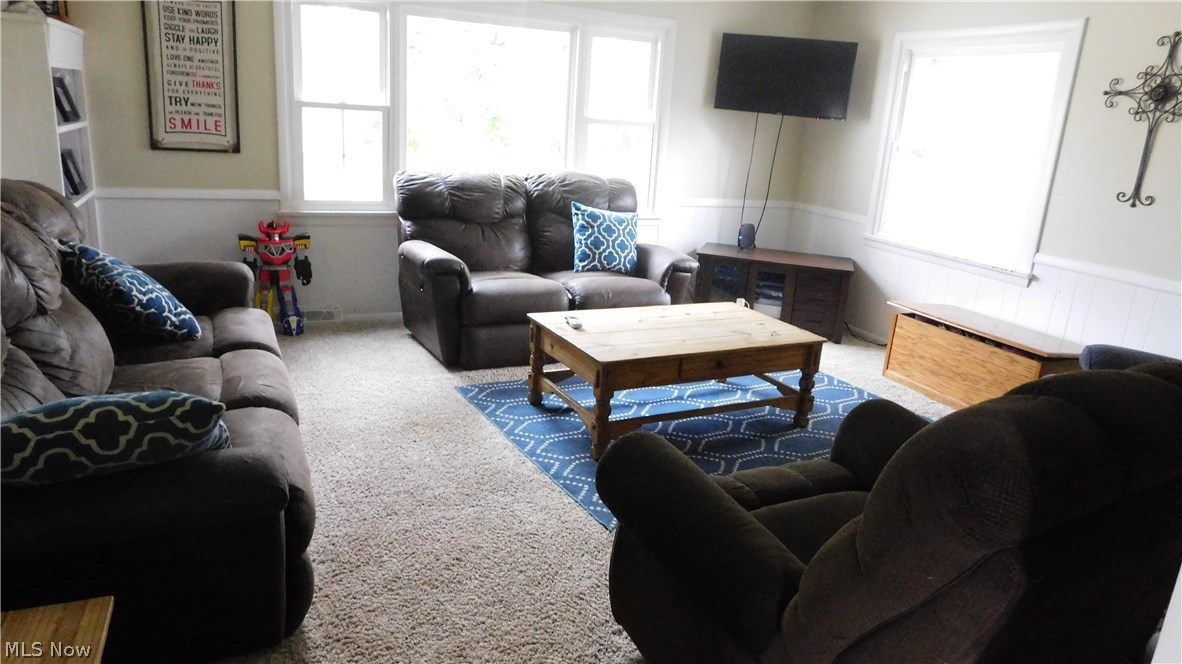 1283 Gordon Road Lyndhurst, OH 44124 - Photo 4 of 21 Gallery Image 4