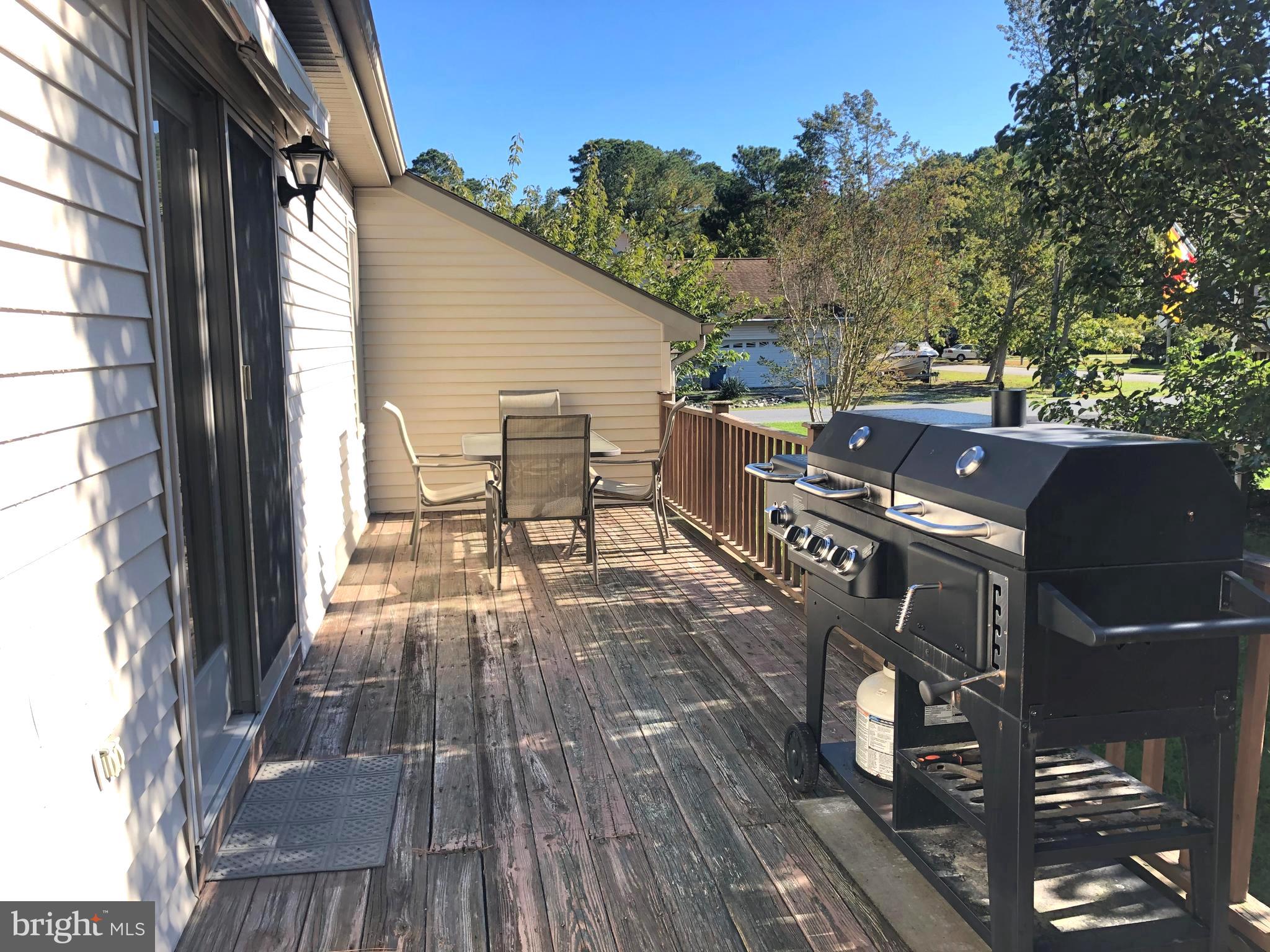 14 Bridgewater Road Berlin, MD 21811 - Photo 27 of 58 Outdoor Space on Side Deck. Relax !!