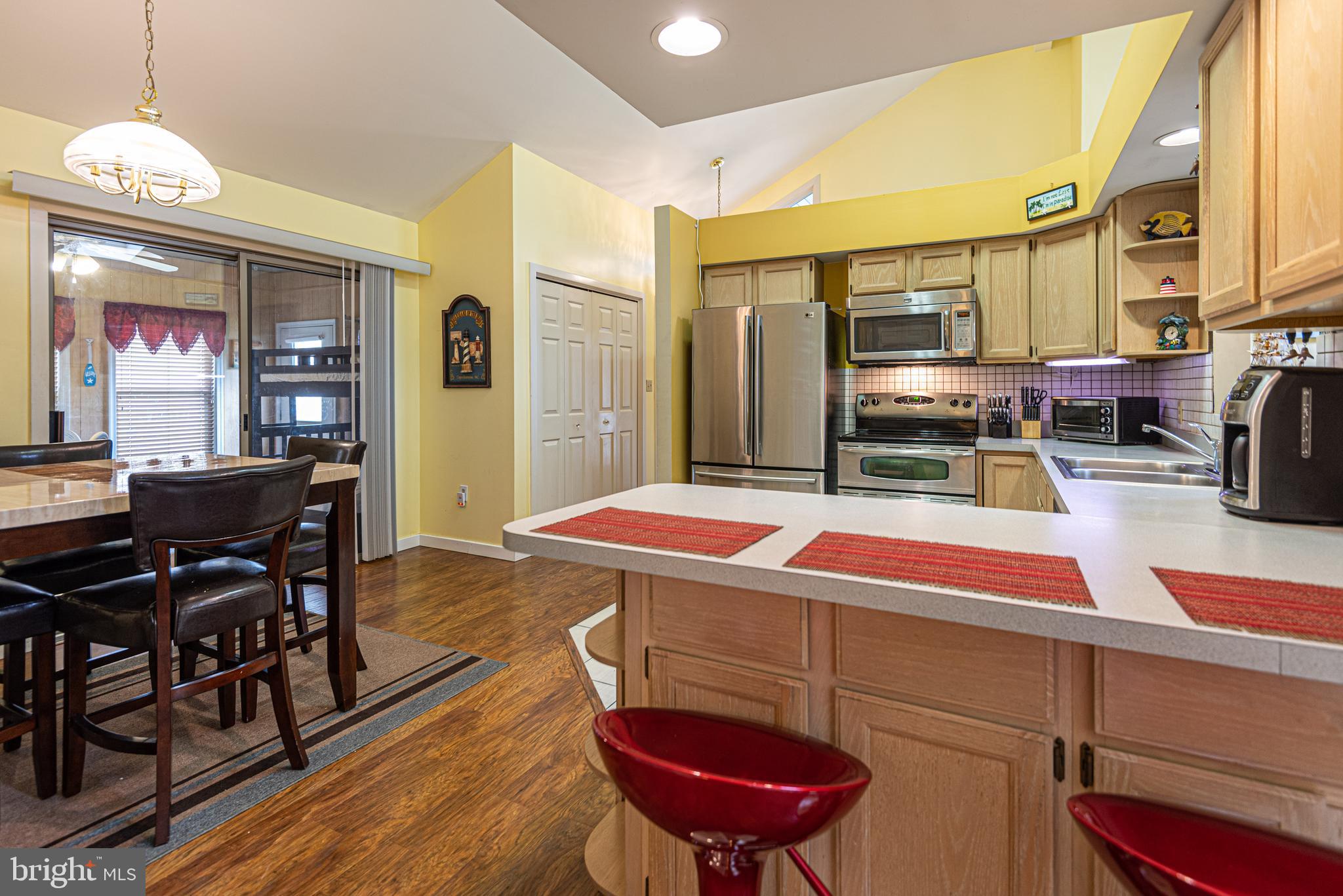 14 Bridgewater Road Berlin, MD 21811 - Photo 6 of 58 Eat-in Kitchen with Counter Overhang