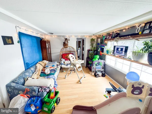 a view of entryway with workspace
